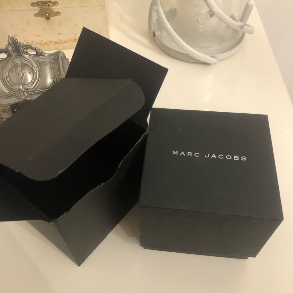 Marc Jacobs Silver Watch - Picture 8 of 8